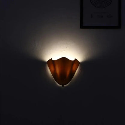BowLift | Retro Wall Lamp of Colored Glass in Skirt-Shaped Shell Pattern