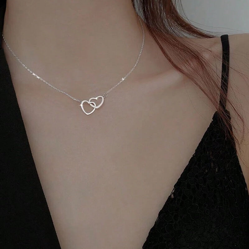 Skanto | Heart Necklace With Rotating Rose Gift Box