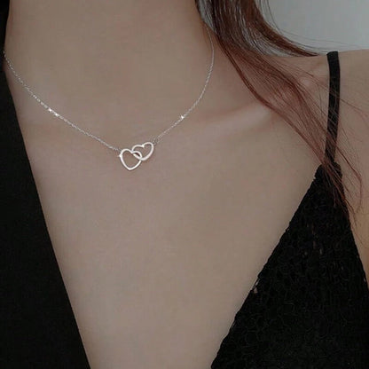 Skanto | Heart Necklace With Rotating Rose Gift Box