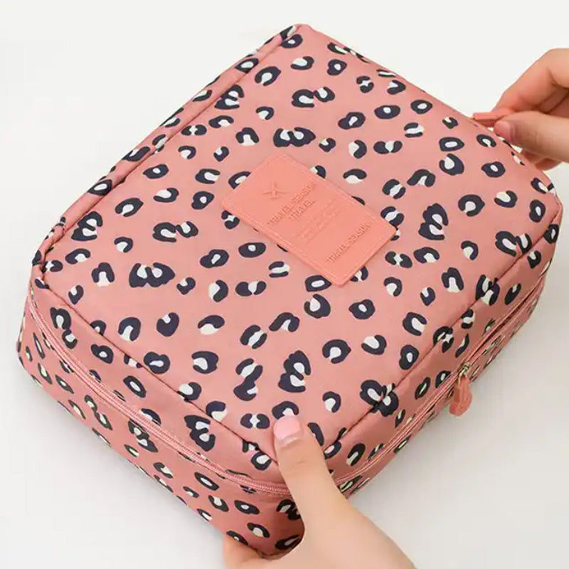 Travel cosmetic bag for hanging