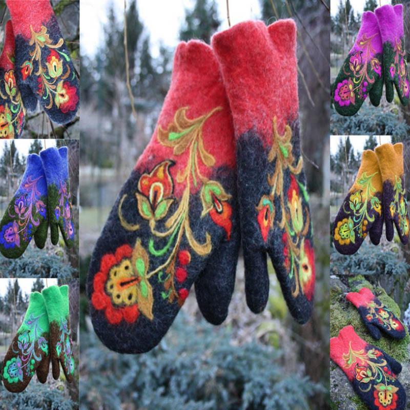 Skanto | Christmas Flower Embroidered Mittens
