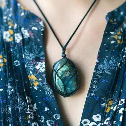 BowLift | Dragonheart Labradorite Necklace – Mystical and Energizing Jewelry for Personal Power