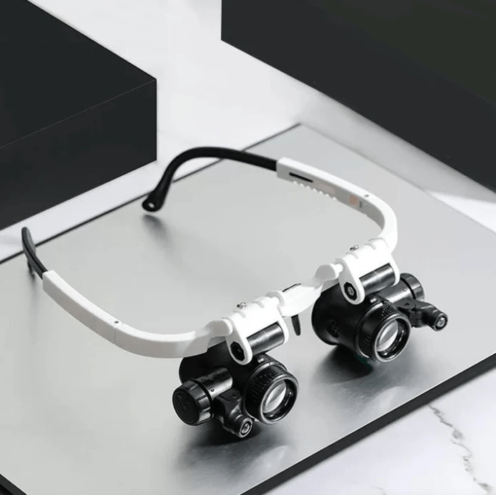 Karnz | Adjustable Magnifying Glass with Illumination for Precision Work