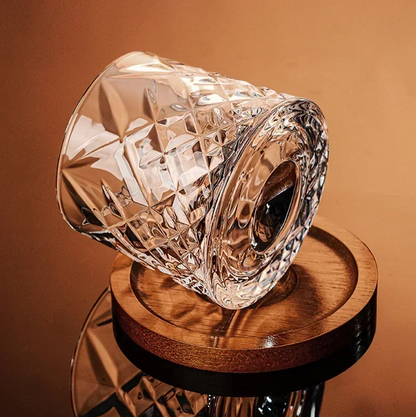 WhiskeySpin - Premium rotating whiskey glass Bowlift