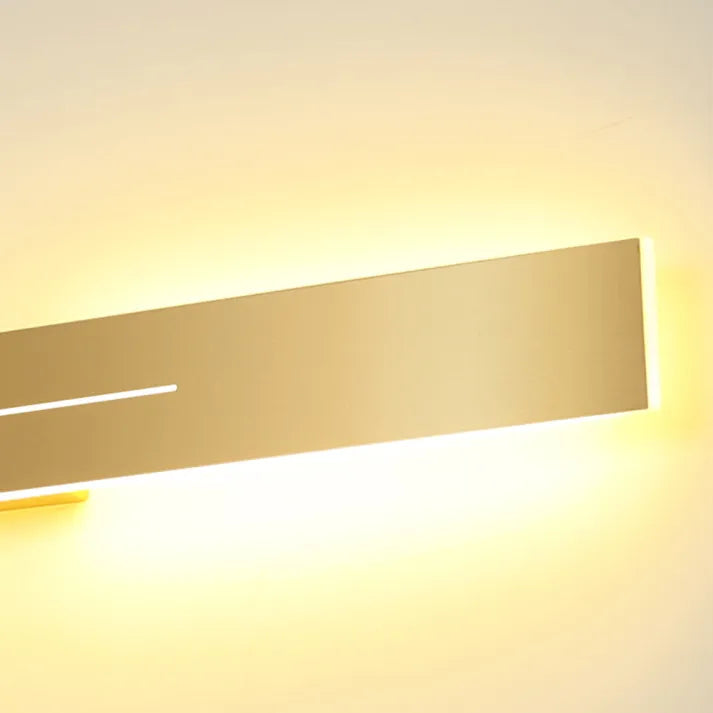 Skanto | LED Wall Lamp | Modern Vertical Black Indoor Sconce