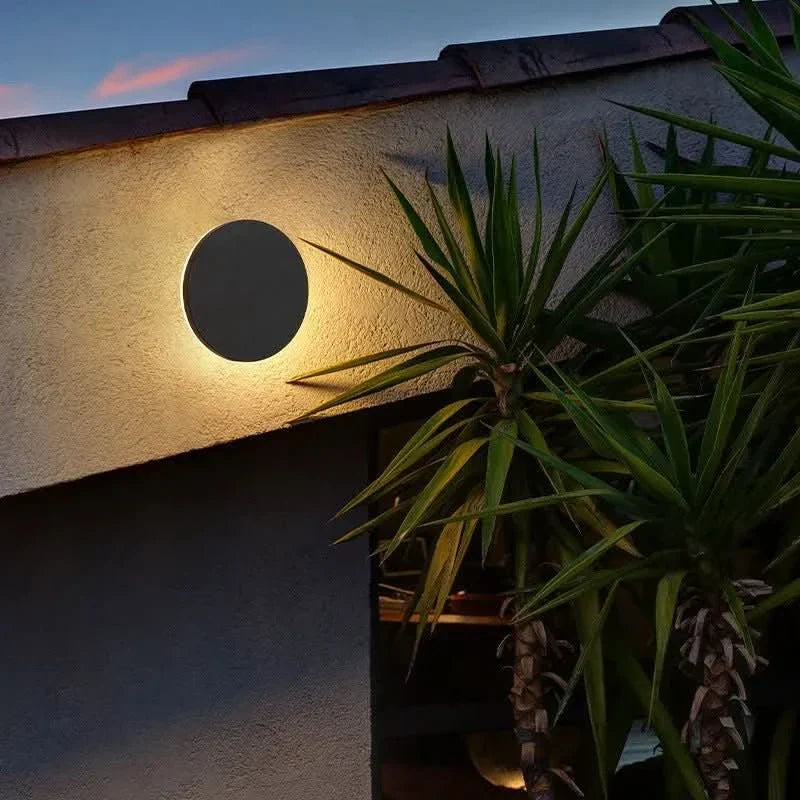 BowLift | Minimalist LED wall light in round or square, IP65