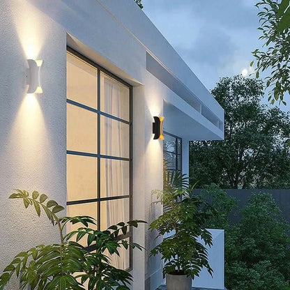 BowLift | Weatherproof wall light with IP65 protection
