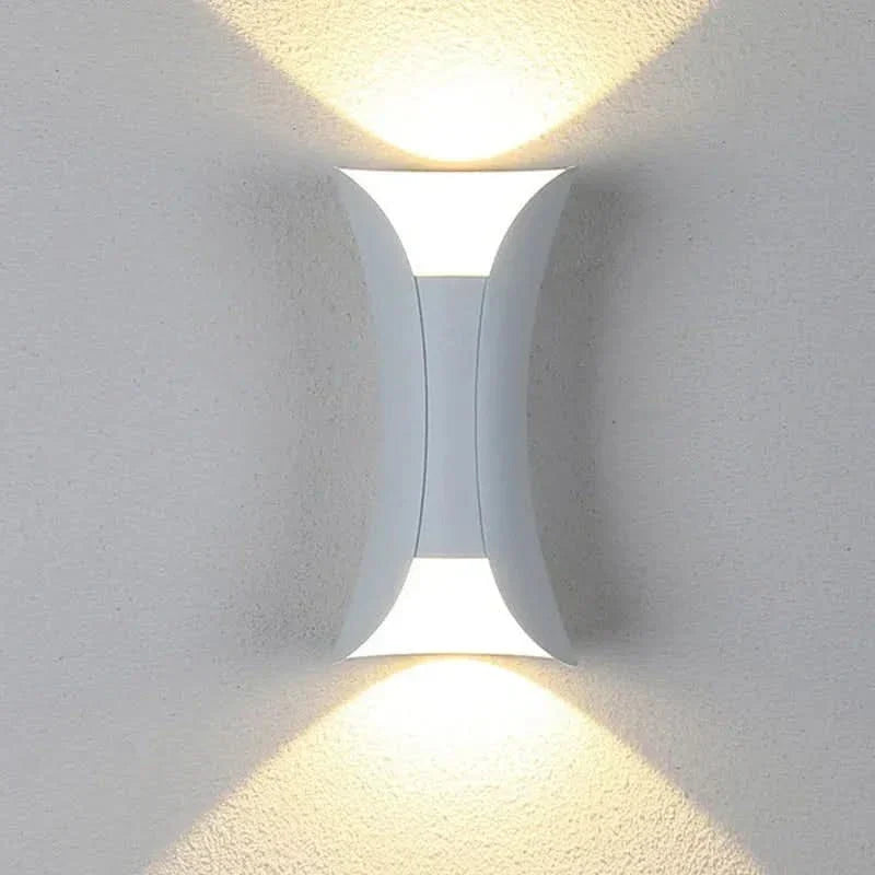 BowLift | Weatherproof wall light with IP65 protection