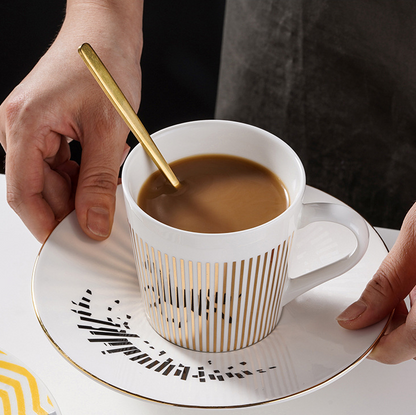 Moving reflection, creative coffee cup, mirror reflection, coffee mug