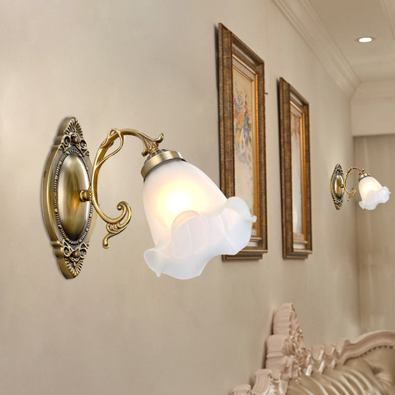 Karnz | Single-thread Wall Light Classic Floral Lacquer Frosted Glass Wall Lighting in White