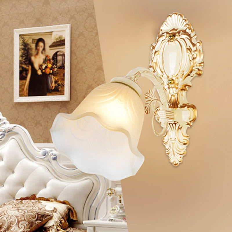 Karnz | Single-thread Wall Light Classic Floral Lacquer Frosted Glass Wall Lighting in White