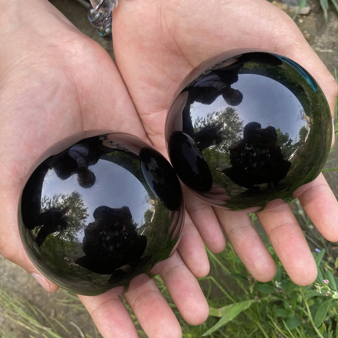 Skanto | Obsidian Crystal Ball Decor