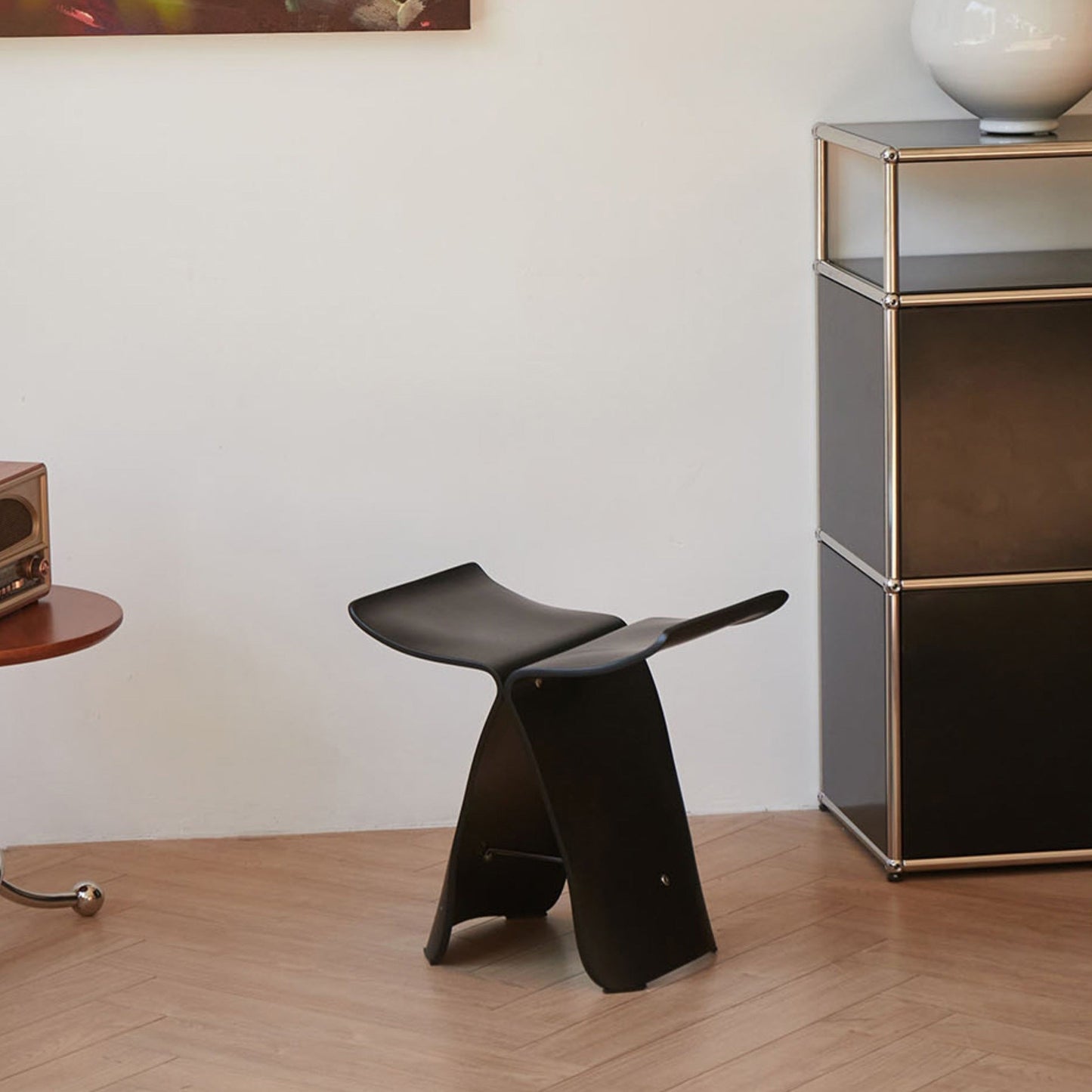 Skanto | Elegant Butterfly Stool – Timeless Design for Living Room and Hallway