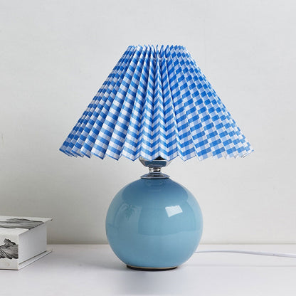 Skanto | Nordic minimalist 1-light table lamp made of ceramic with folds