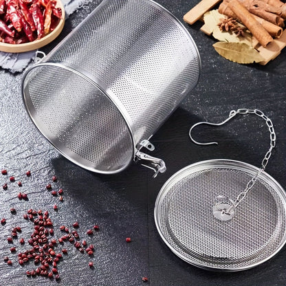 Skanto | Stainless Steel Spice Infuser – Reusable Fine Mesh Strainer with Extended Chain for Loose Tea, Herbs, and Spices – Ideal for Cooking, Brewing, and Kitchen Use