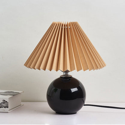 Skanto | Nordic minimalist 1-light table lamp made of ceramic with folds