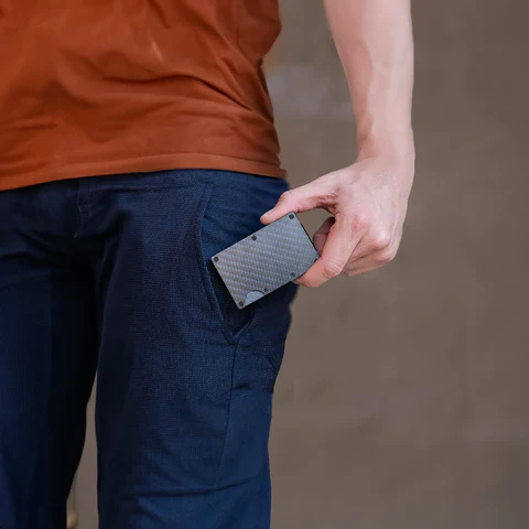 BowLift | RFID Blocking Men's Carbon Fiber Metal Wallet