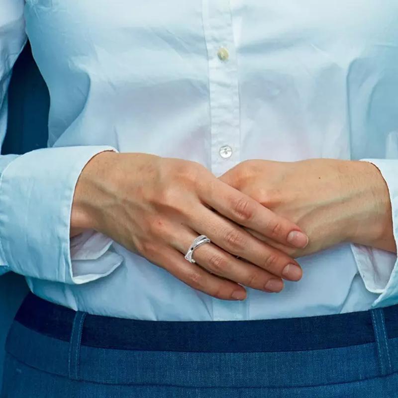 Skanto | X Form Cross Ring for Women