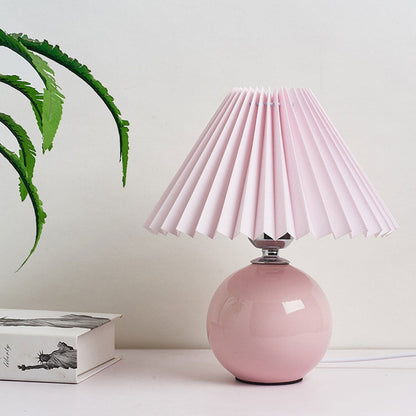 Skanto | Nordic minimalist 1-light table lamp made of ceramic with folds