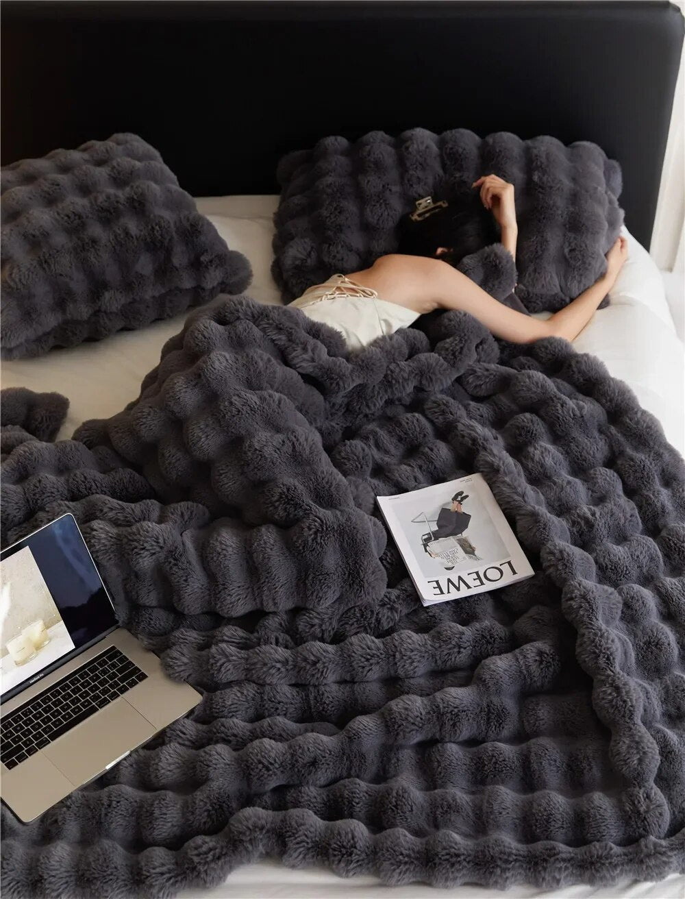Skanto | SnugWrap | Luxurious Plus Blanket for Ultimate Warmth & Comfort
