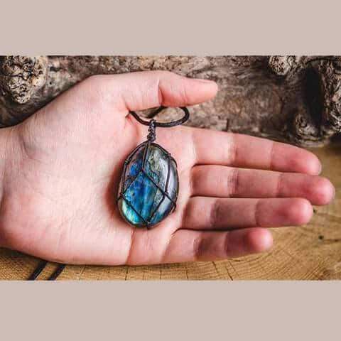 BowLift | Dragonheart Labradorite Necklace – Mystical and Energizing Jewelry for Personal Power