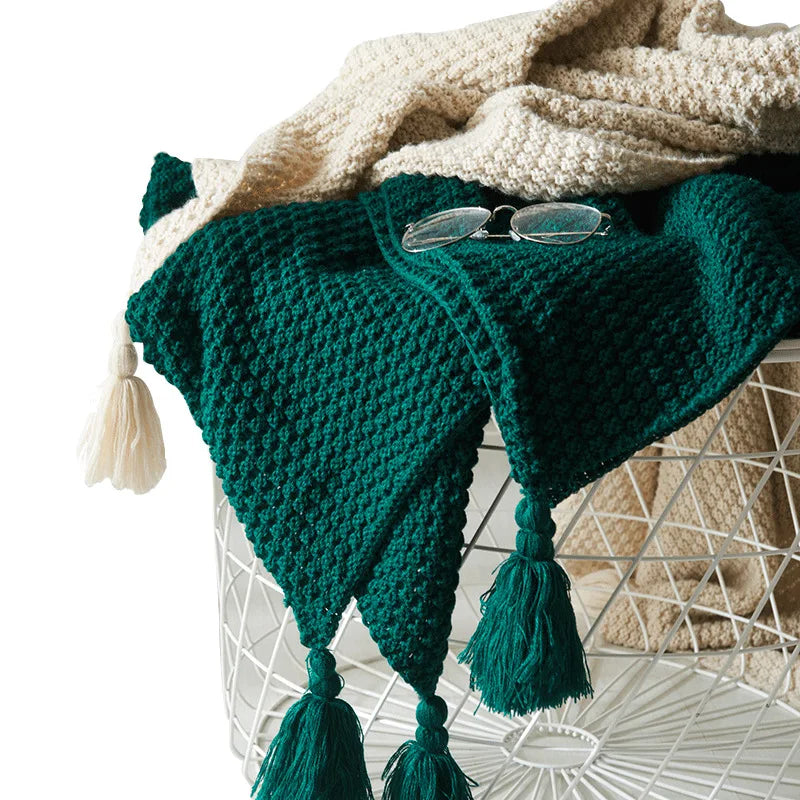 Skanto | Knitted Wool Blanket with Fringes - NordicCozy