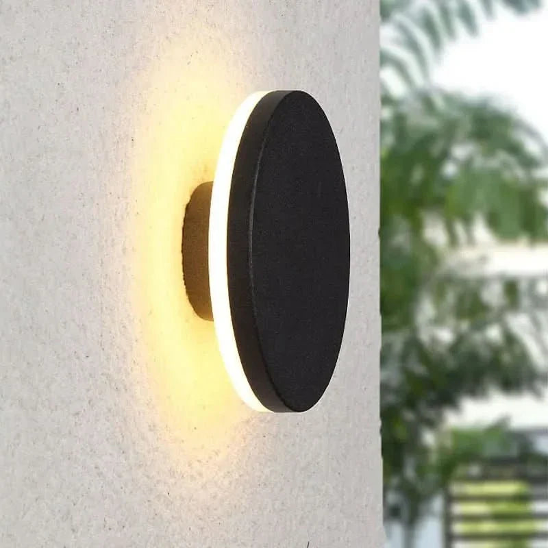 BowLift | Minimalist LED wall light in round or square, IP65