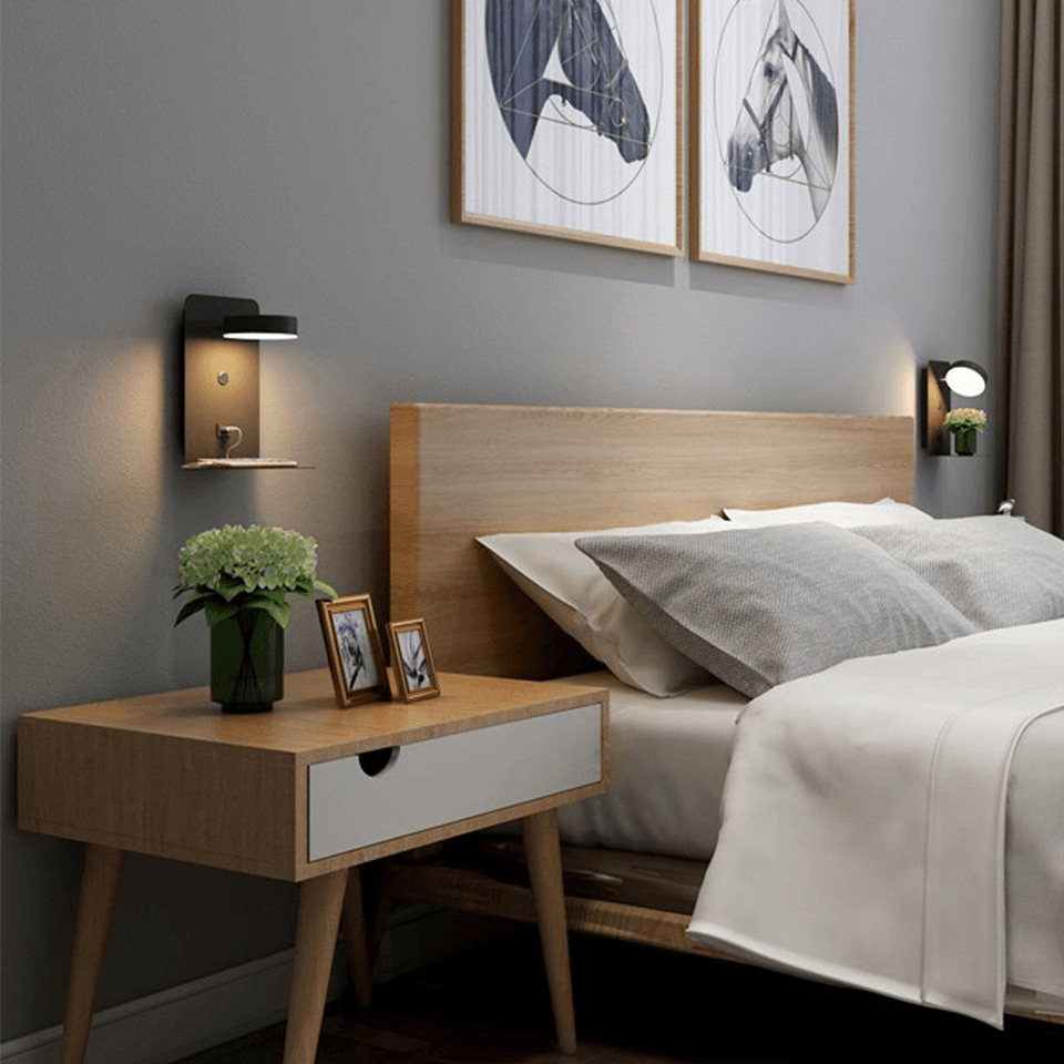 Skanto | Night Light with Charger - Rotates 330° - Charging Station