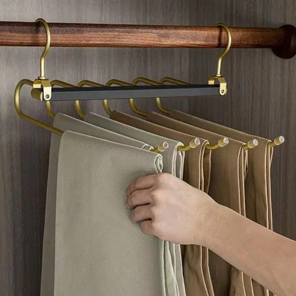 Brehn | Space-saving trouser hangers from Gardudu made of aluminum