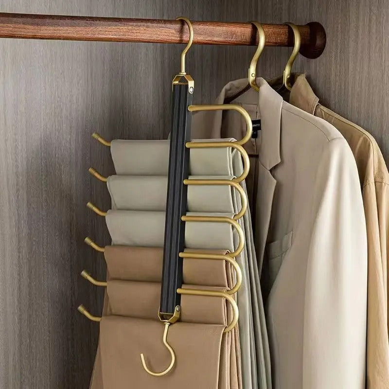 Brehn | Space-saving trouser hangers from Gardudu made of aluminum