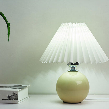 Skanto | Nordic minimalist 1-light table lamp made of ceramic with folds