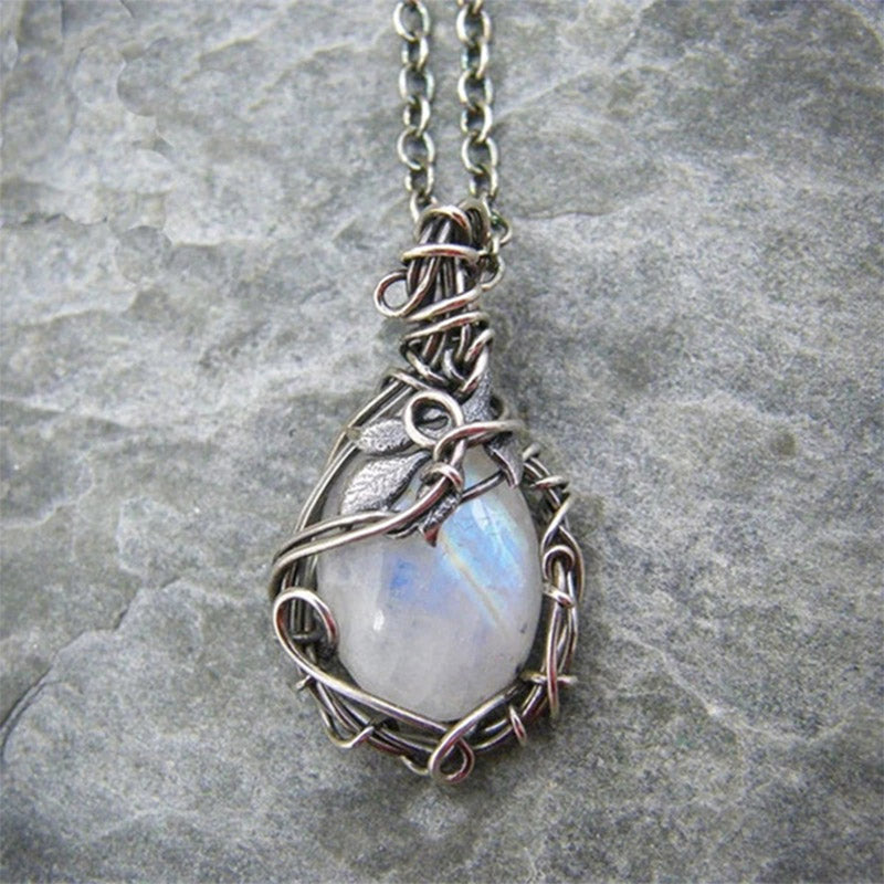 Skanto | Retro Moonstone Necklace - Selene