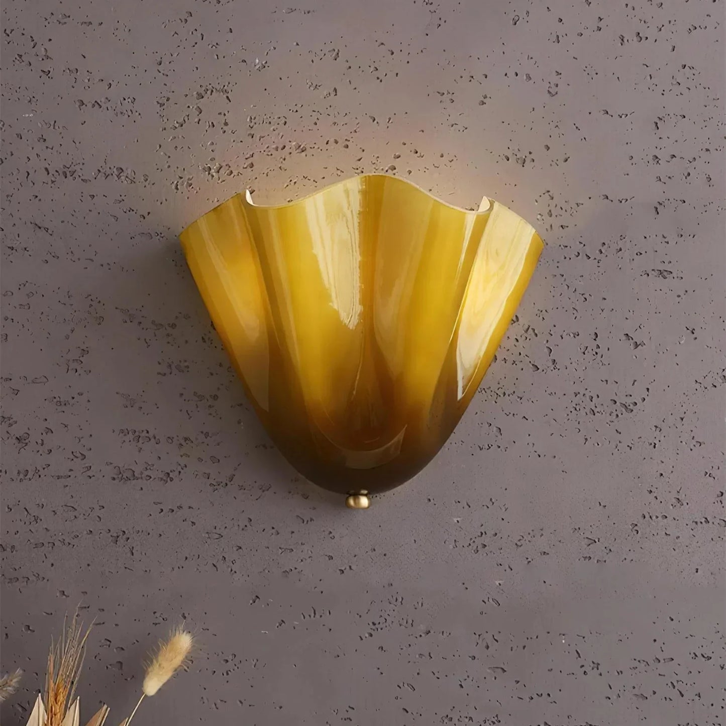BowLift | Retro Wall Lamp of Colored Glass in Skirt-Shaped Shell Pattern