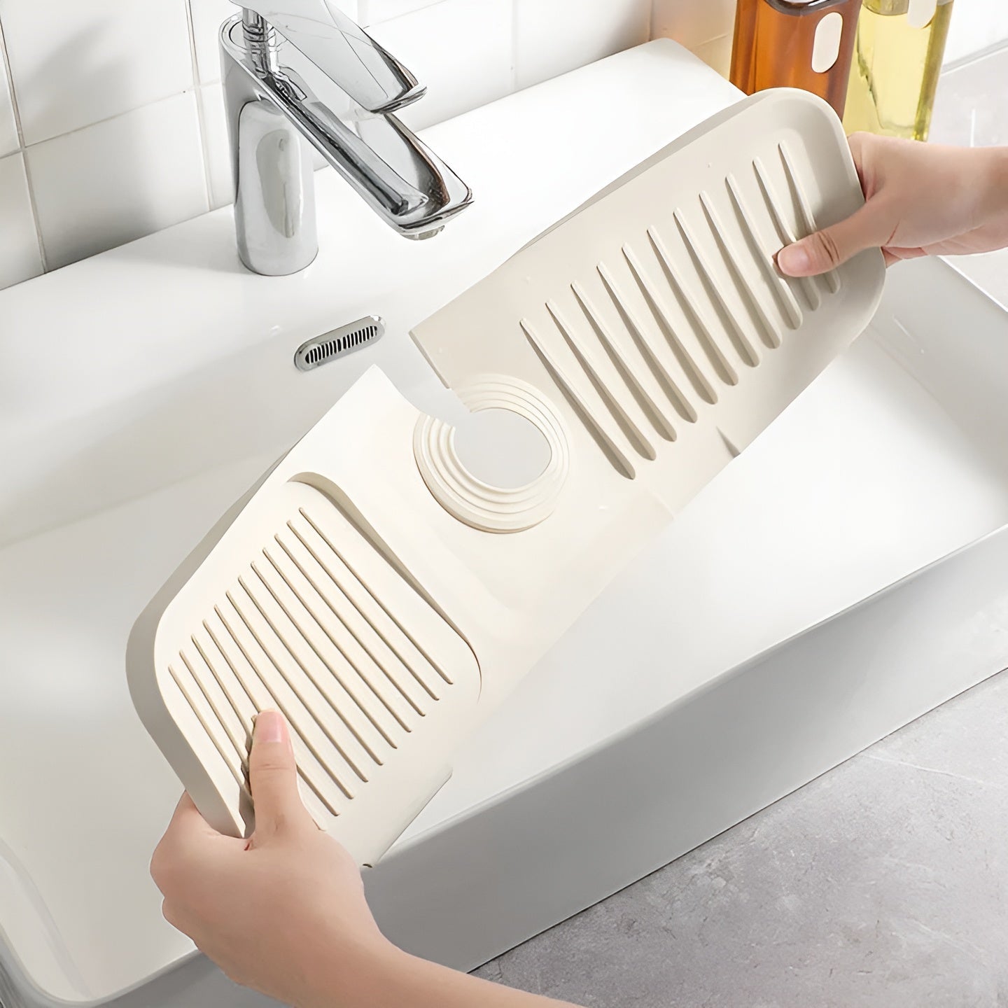 Silicone splash guard for faucet – Practical drip mat | Ideal for kitchen & bathroom | Bowlift