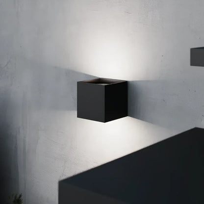 BowLift | Modern Black Aluminium Wall Light