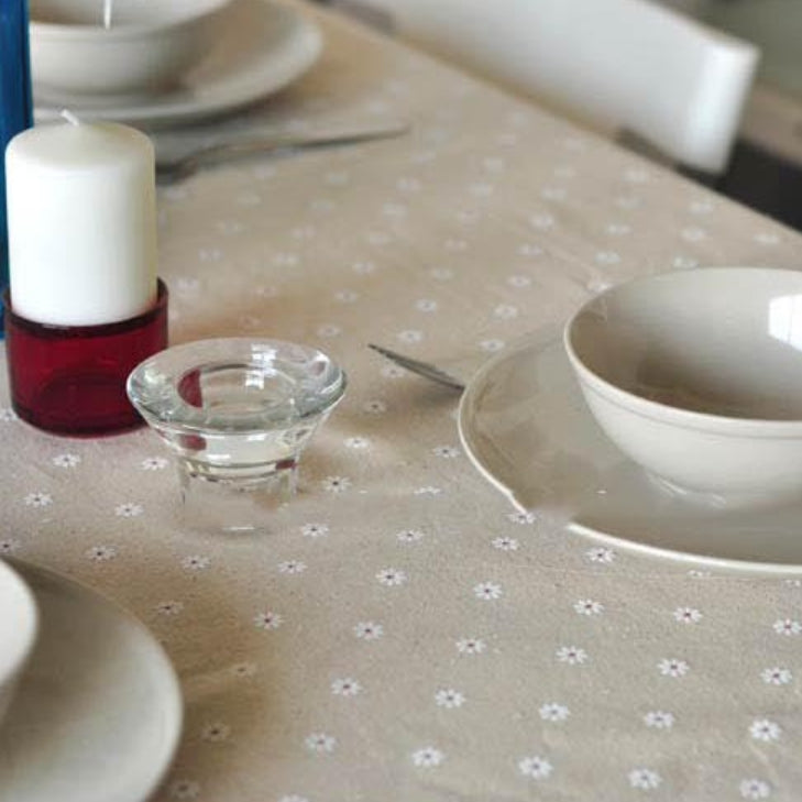 Cotton linen tablecloth with daisy pattern