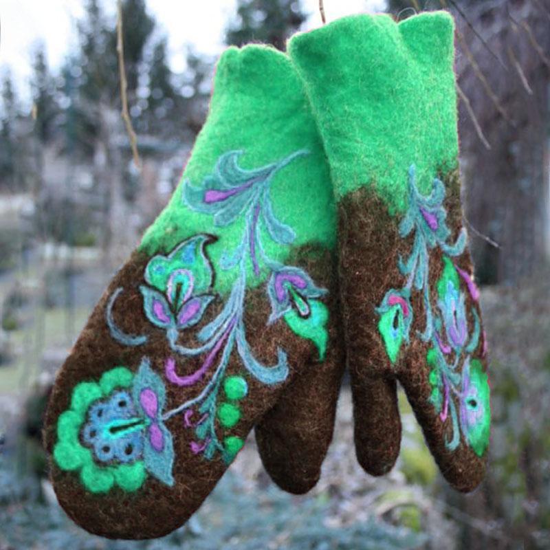 Skanto | Christmas Flower Embroidered Mittens