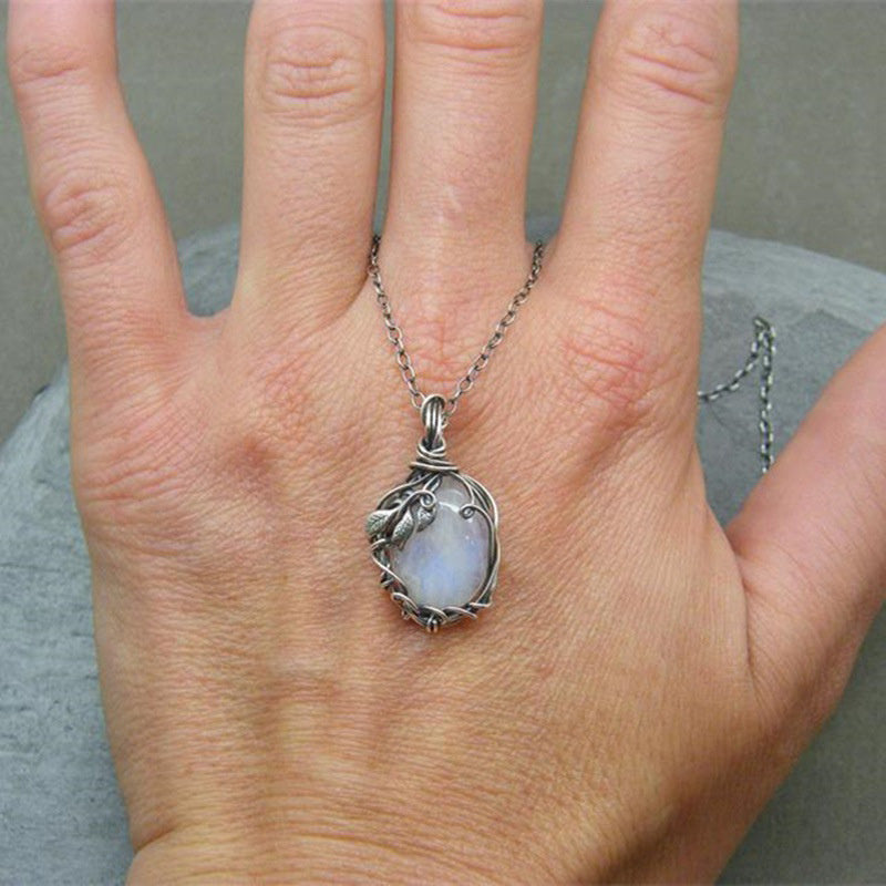Karnz | Retro Moonstone Necklace - Selene