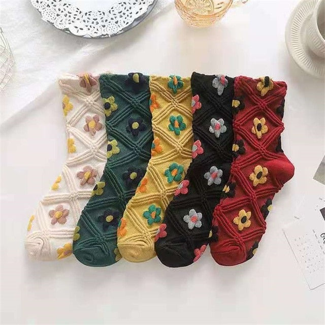 5 pairs of vintage-style socks with floral embroidery