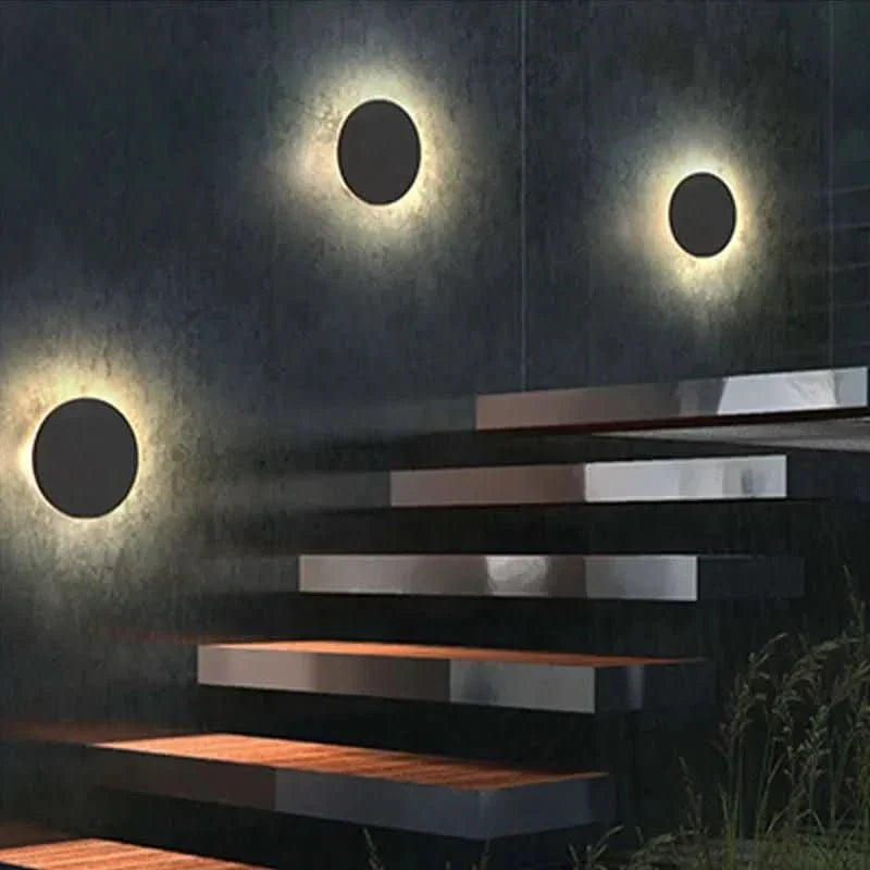 BowLift | Minimalist LED wall light in round or square, IP65