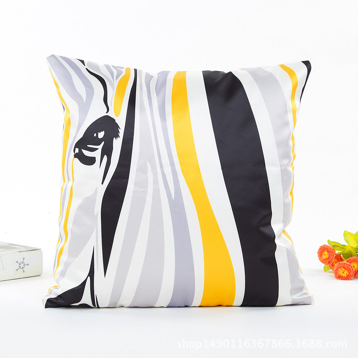 Geometric Pattern Decorative Cushion