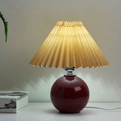 Skanto | Nordic minimalist 1-light table lamp made of ceramic with folds