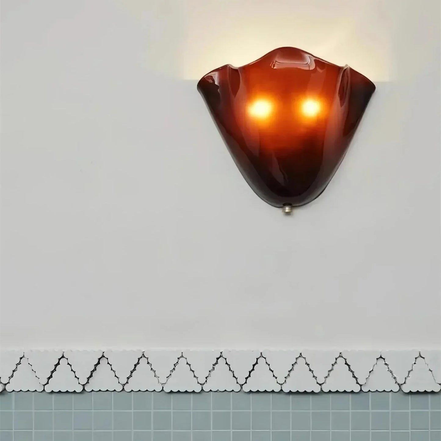 BowLift | Retro Wall Lamp of Colored Glass in Skirt-Shaped Shell Pattern
