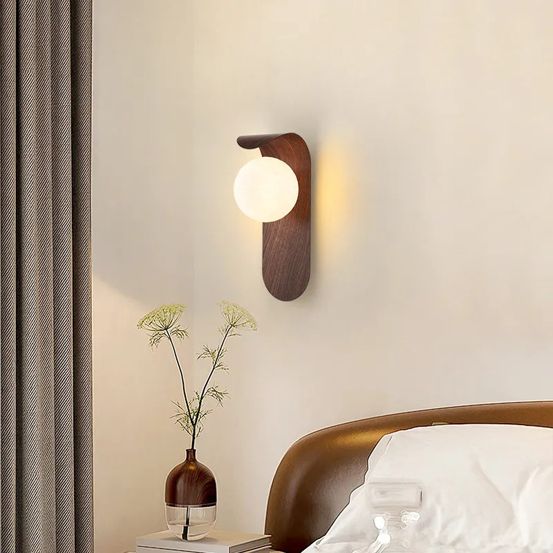 Skanto | LuxeWood – Stylish Walnut Wall Lamp for Unique Atmospheres