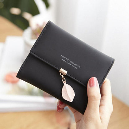 Short trifold wallet with leaf detail | Skanto