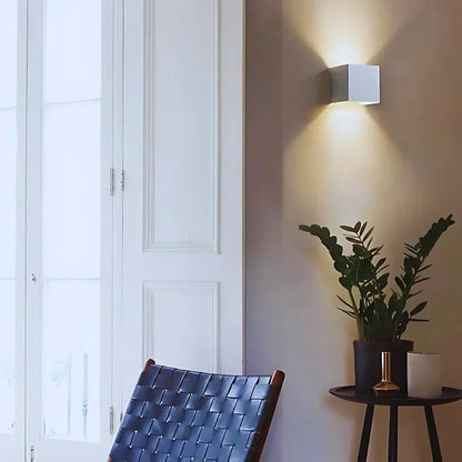 BowLift | Modern Black Aluminium Wall Light