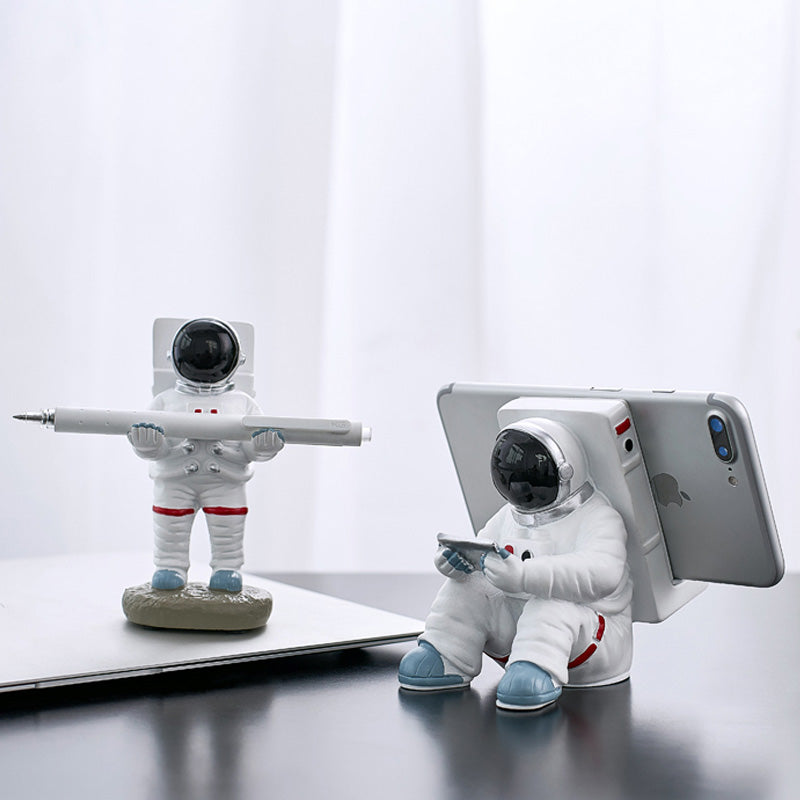 Support for phones or pens in astronaut decorations | Bowlift
