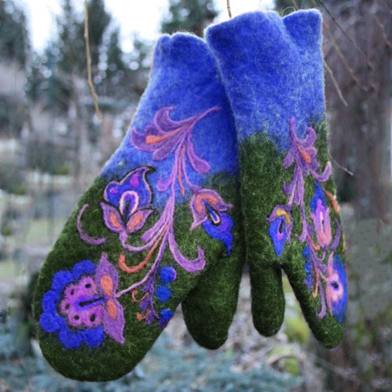 Skanto | Christmas Flower Embroidered Mittens