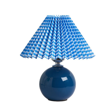 Skanto | Nordic minimalist 1-light table lamp made of ceramic with folds