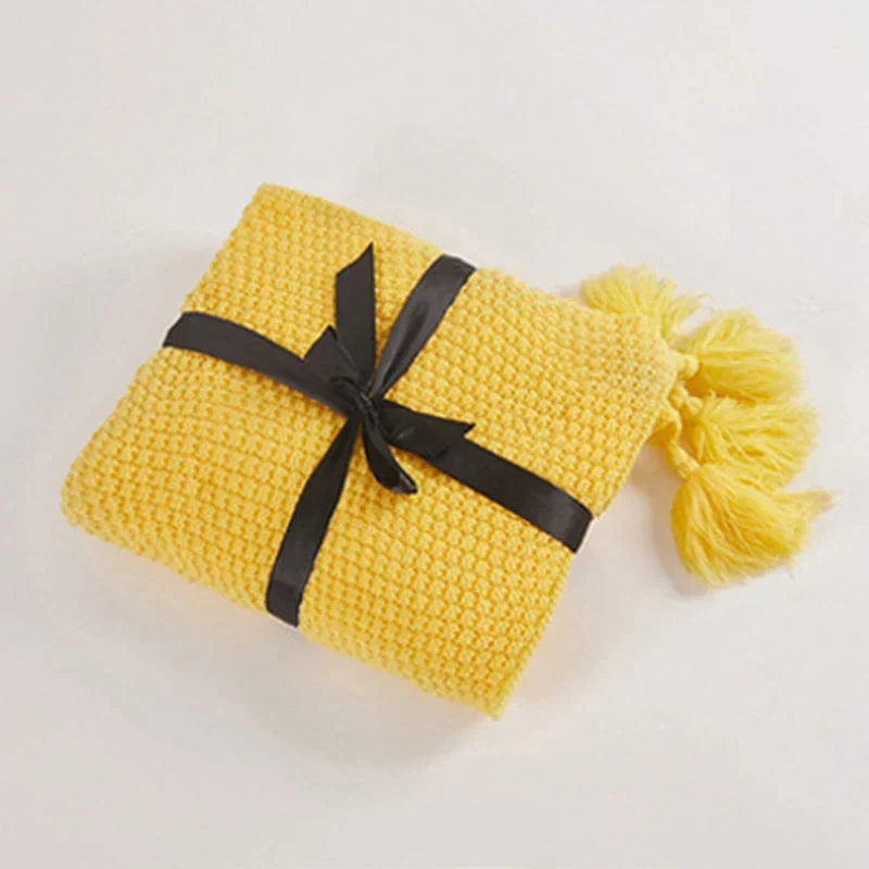 Skanto | Knitted Wool Blanket with Fringes - NordicCozy